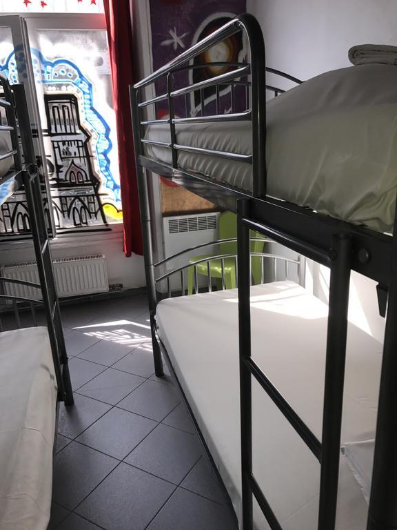 Jacobs Inn Hostel Párizs Kültér fotó